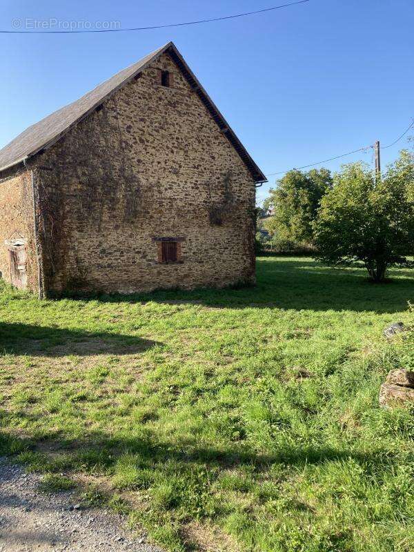Maison à SEGUR-LE-CHATEAU