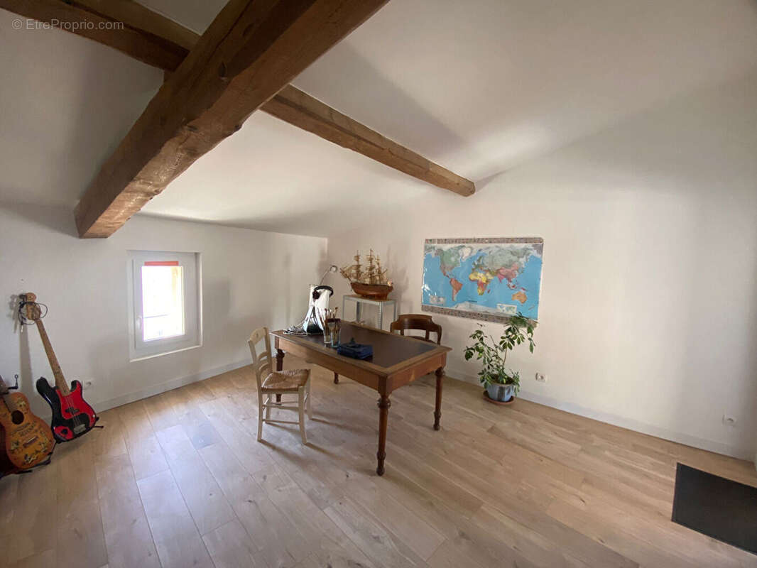 Maison de village du 16eme siècle, 6 pièces d'environ155m2 avec terrasse. - photo 12