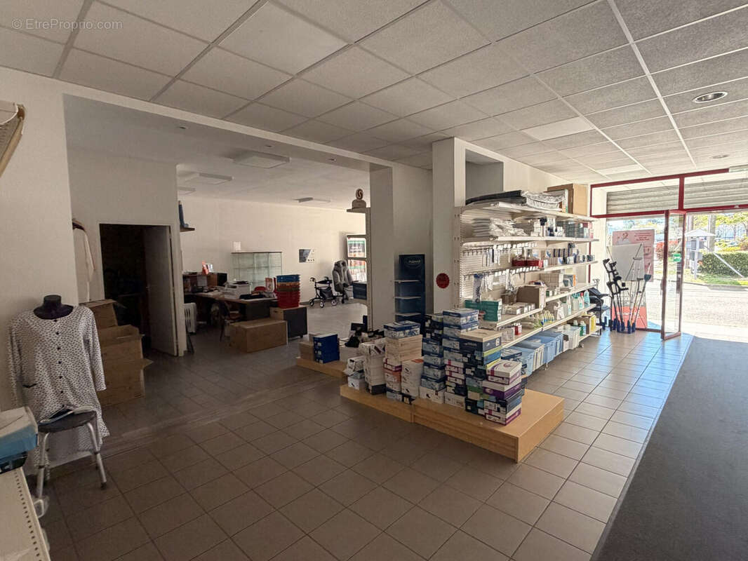 Commerce à CRAPONNE