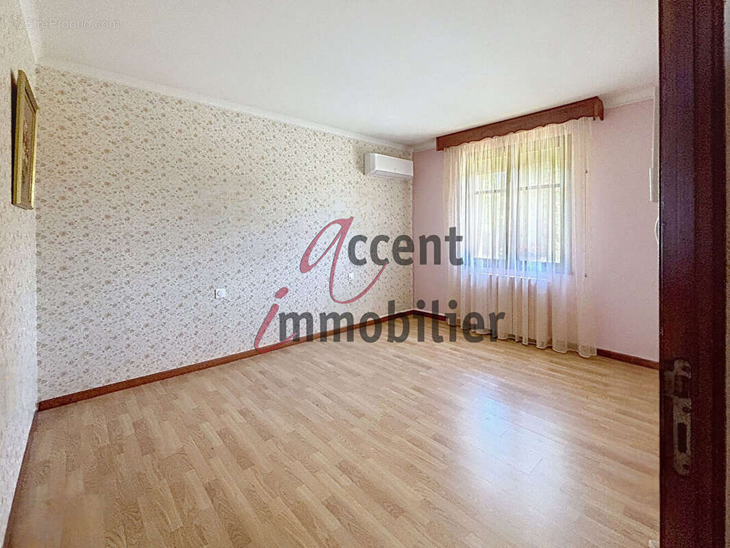 Grande maison familiale de 280 m² avec piscine sur 3 000 m² de terrain - photo 14