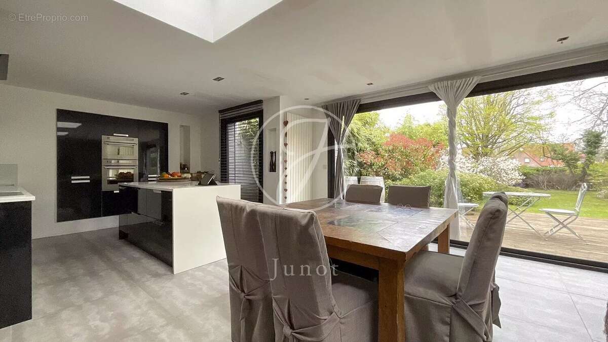 Maison à SAINGHIN-EN-MELANTOIS