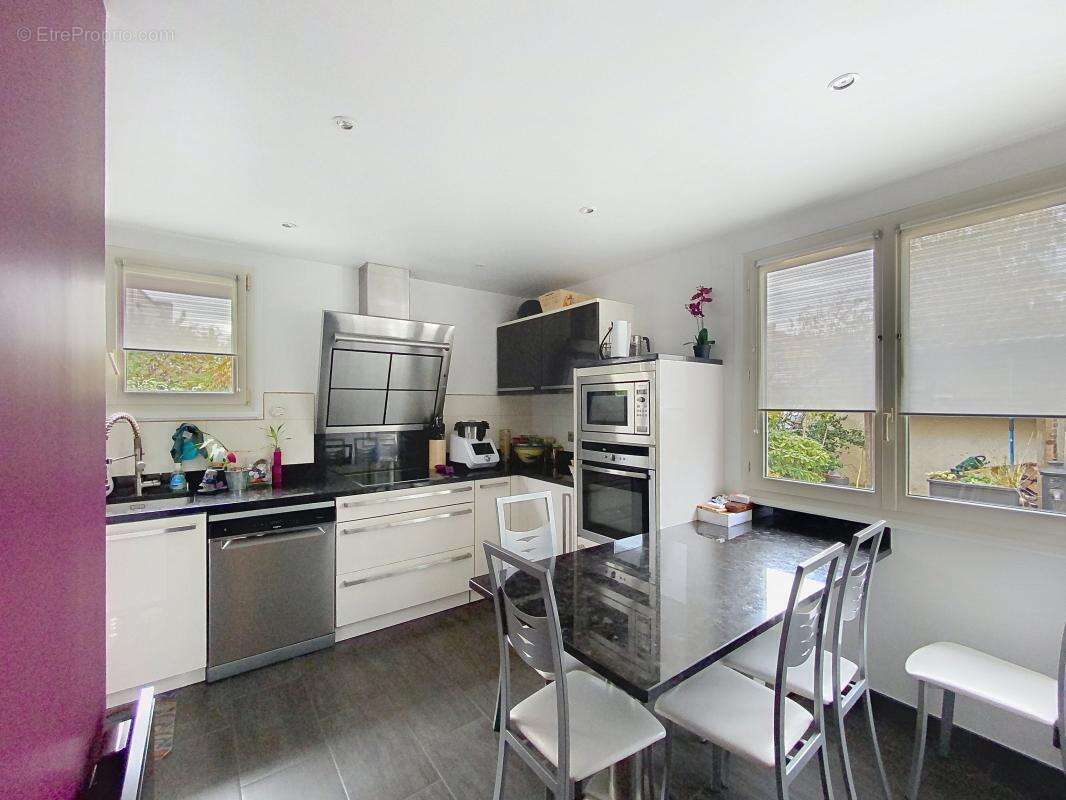 Maison à VOISINS-LE-BRETONNEUX