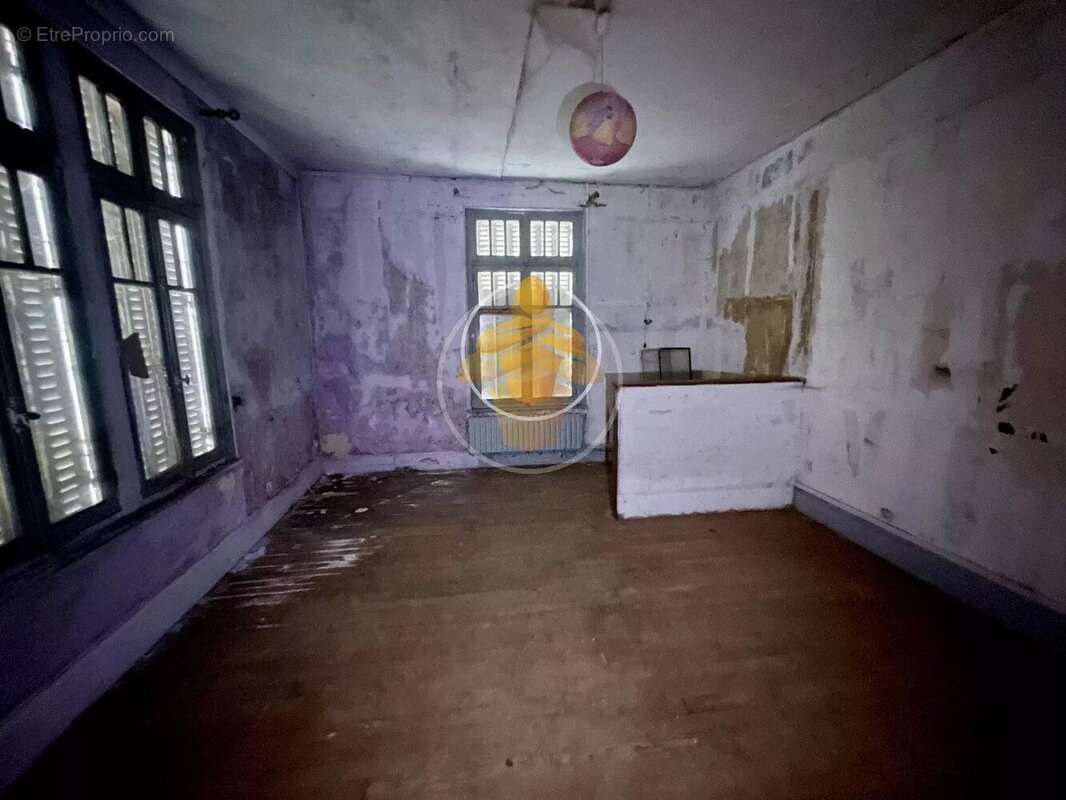 Maison à LA FERE