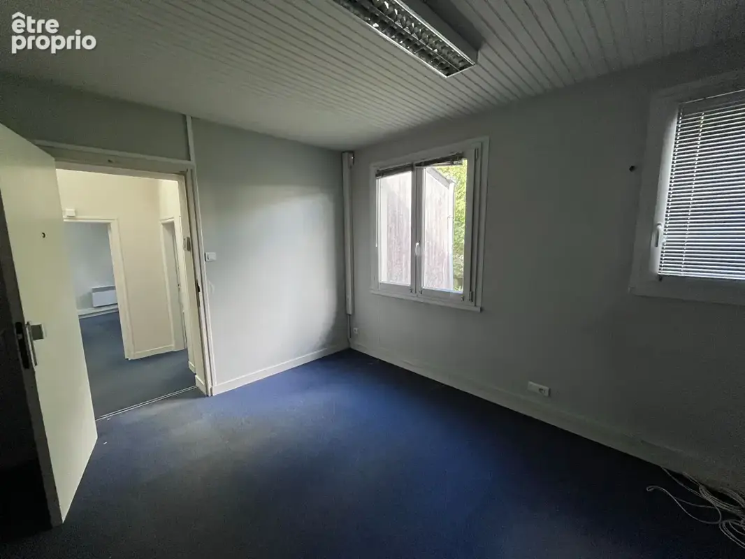 A vendre - bourg blanc - local professionnel de 158 m2 - photo 9