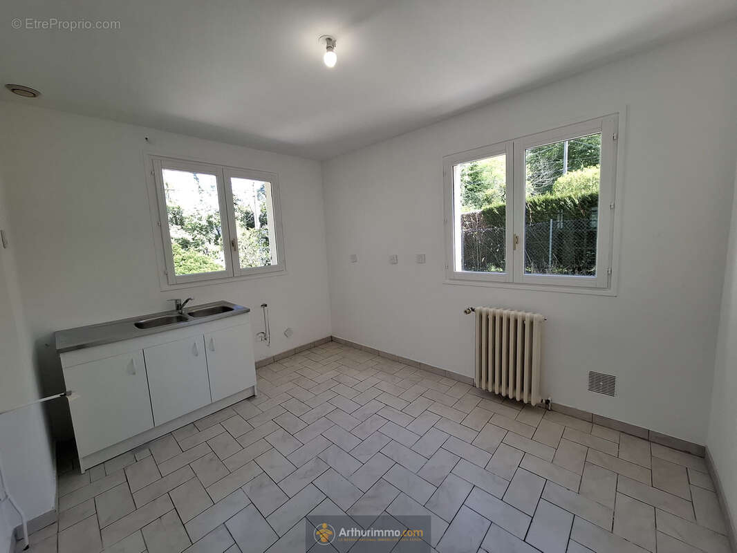 Maison à CRECY-LA-CHAPELLE