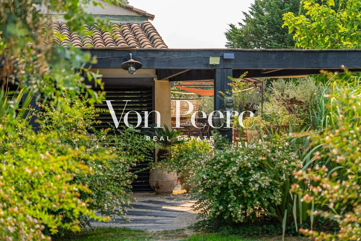 Mas rénové entre Avignon et Saint-Rémy-de-Provence - photo 31