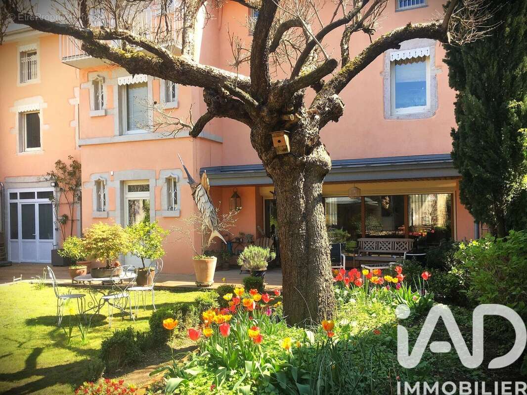 Maison 266 m² à Bourg-En-Bresse  - photo 3
