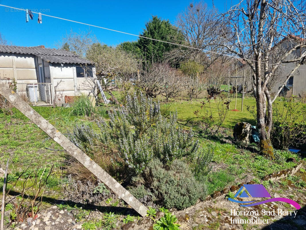 Jardin - Maison à CHASSIGNOLLES