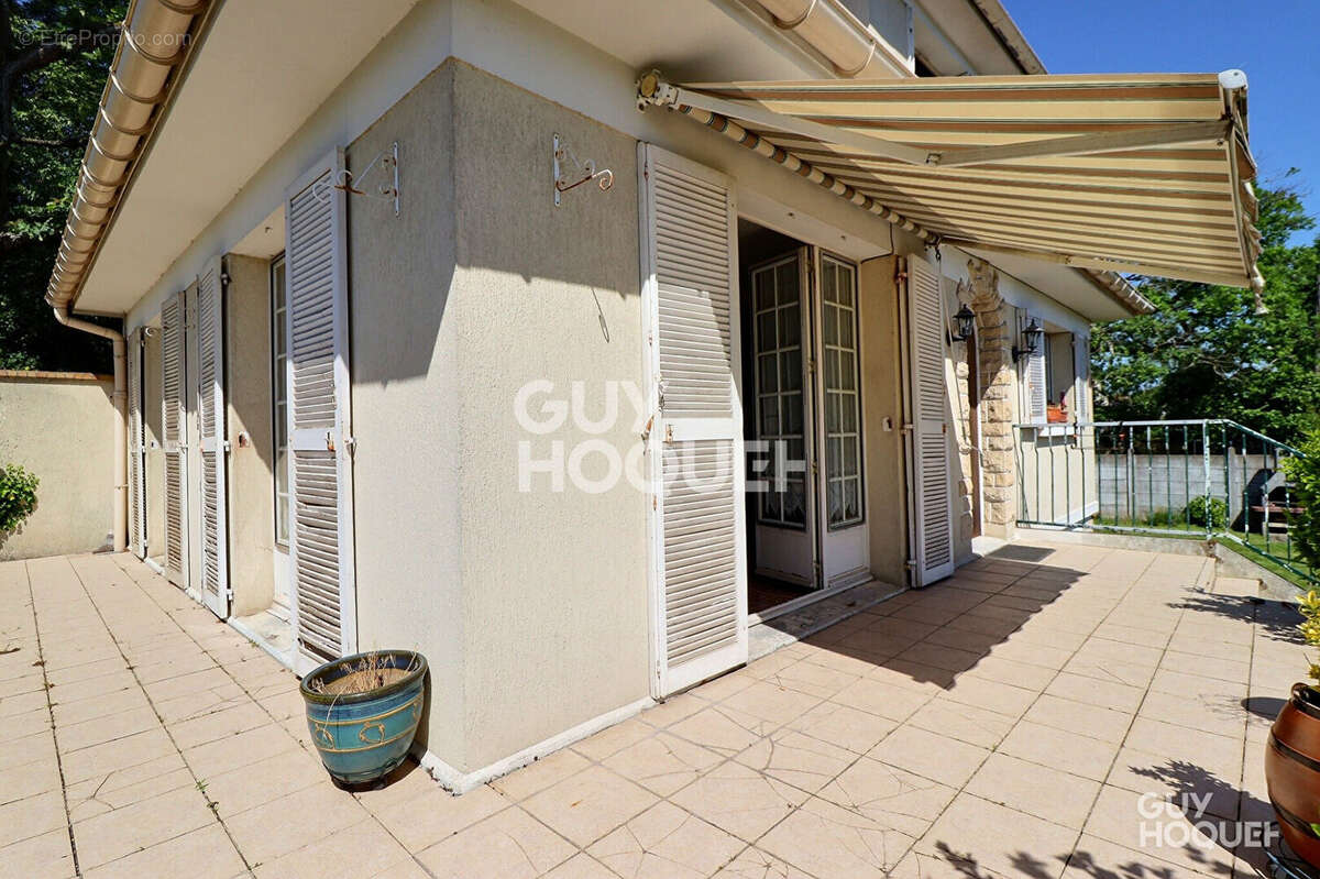 Maison à SAINTE-GENEVIEVE-DES-BOIS