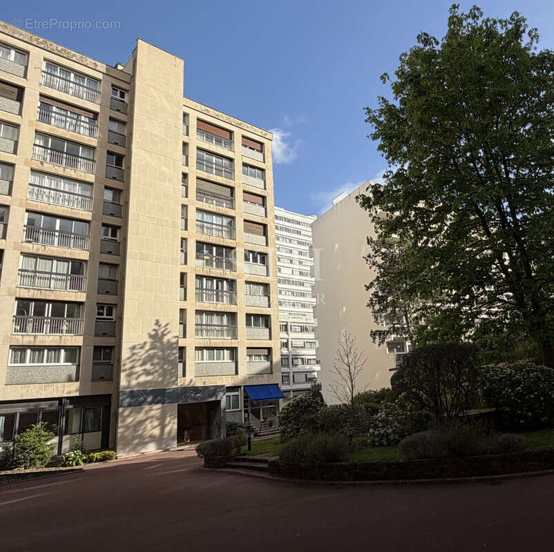 Appartement à PARIS-1E
