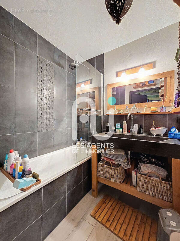 Appartement à VILLENEUVE-LA-GARENNE