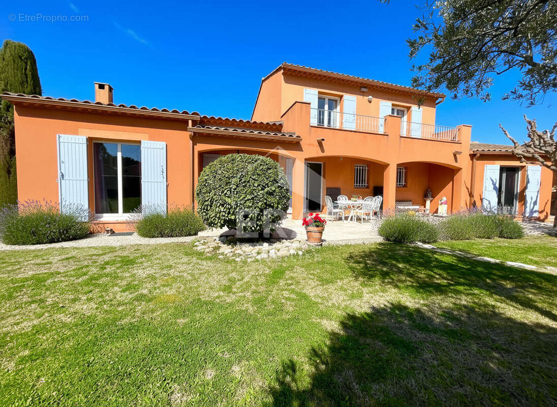 Maison à PERNES-LES-FONTAINES