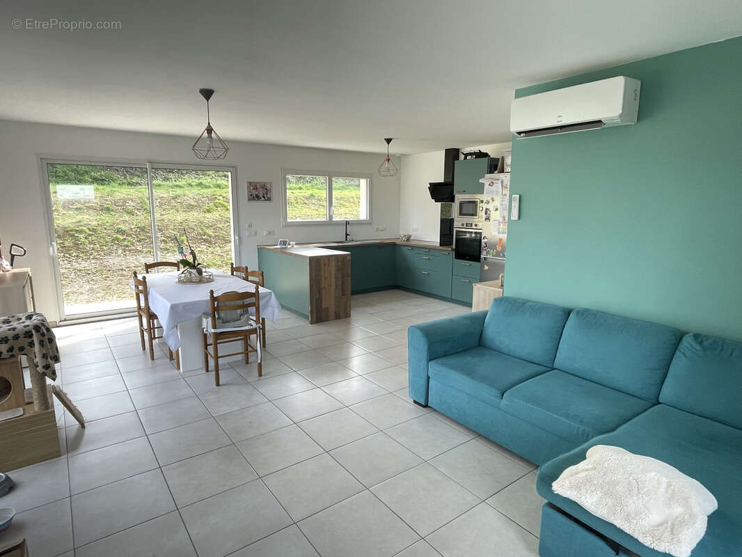 Maison à COURS-DE-PILE