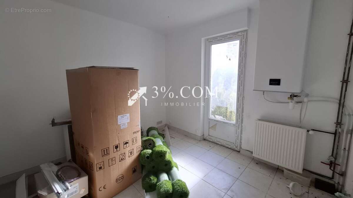 Oisemont : Maison de village  1 / 2 CH, courette, garage - photo 8