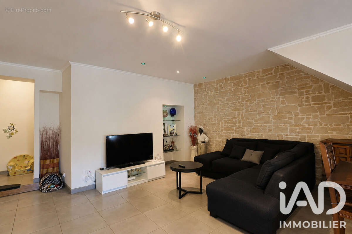 Photo 2 - Maison à SAINT-MACAIRE-EN-MAUGES