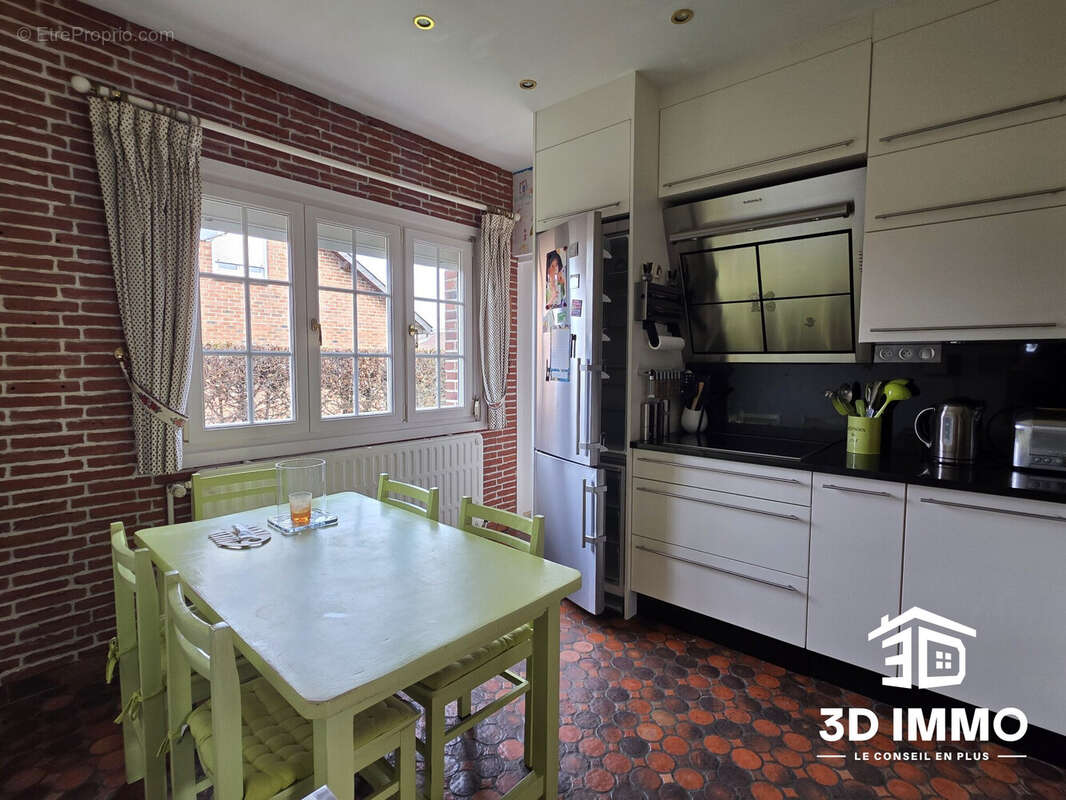 Maison à AVESNES-SUR-HELPE