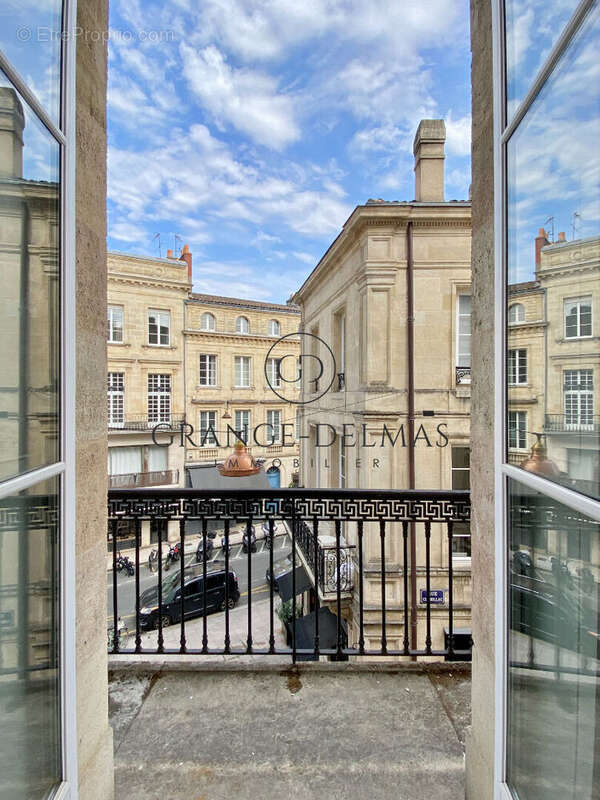 Appartement rénové immeuble pierre - TRIANGLE D'OR - photo 8