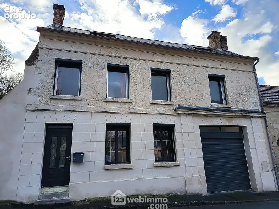 Belle maison construite en pierre d'une surface habitable de 180 m² - Maison à COURCELLES-SUR-VESLES