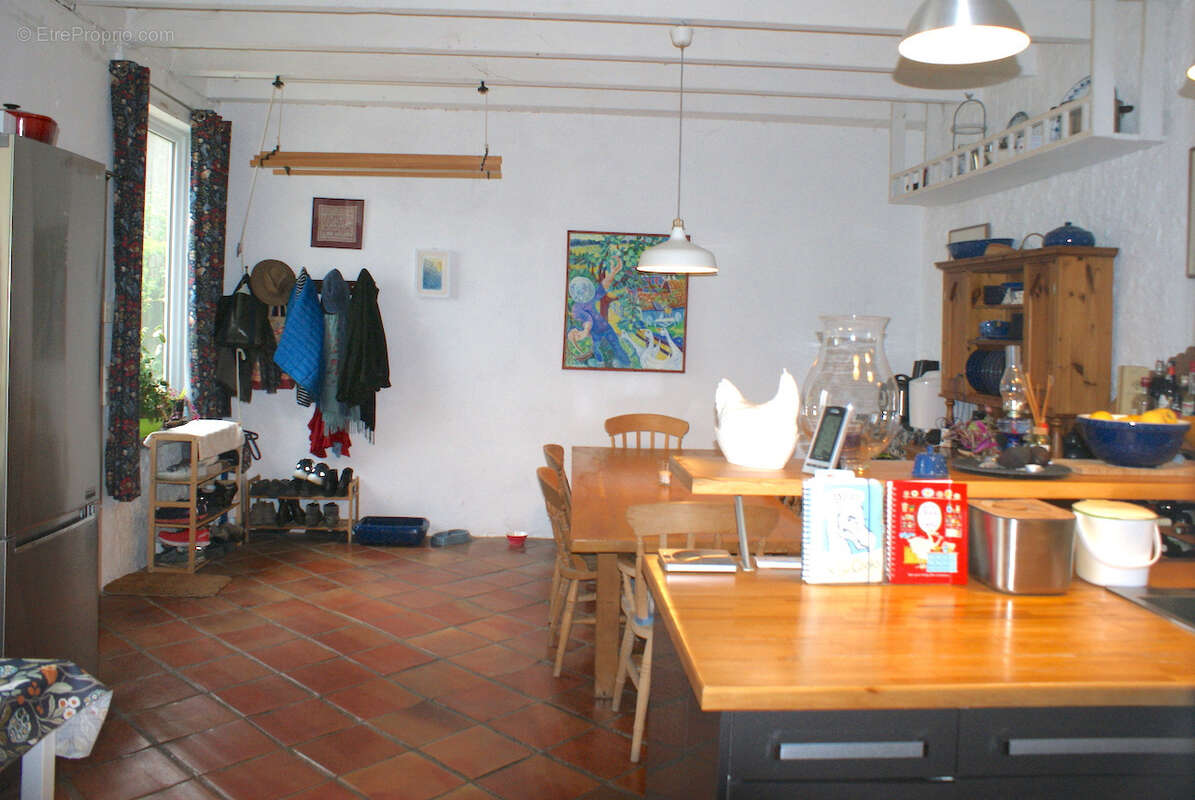 Maison à MONTLIEU-LA-GARDE