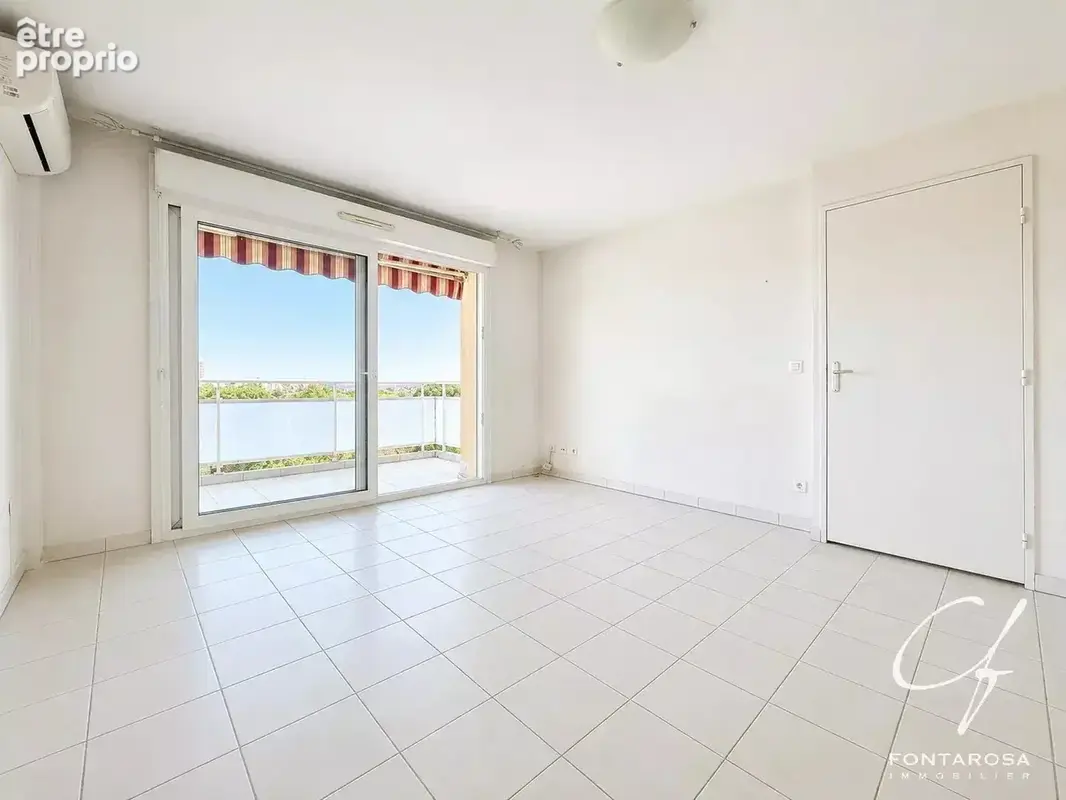 Fréjus – Secteur Hôpital - Appartement 2 pièces avec balcon, parking et cave - photo 2