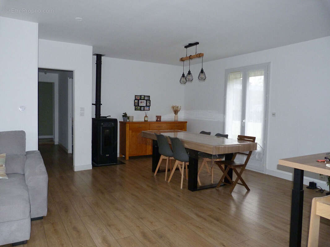 Maison à QUELAINES-SAINT-GAULT