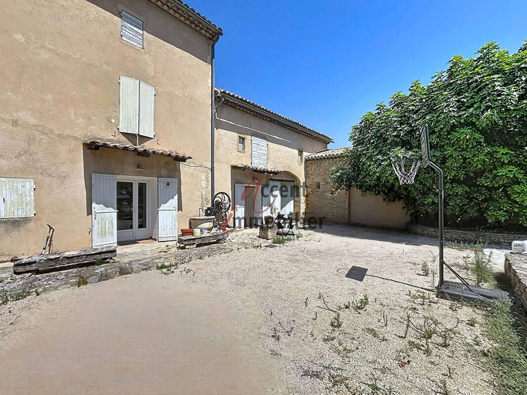 Maison à ROBION