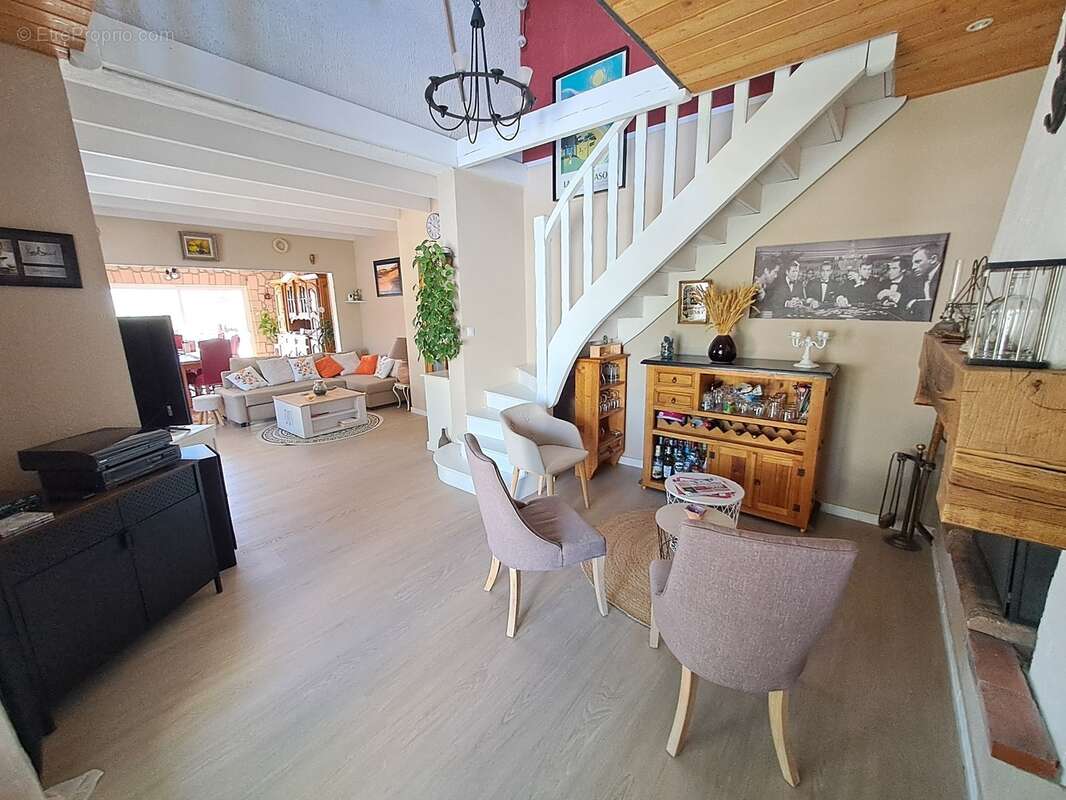 Maison à vendre 7 pièces SAINT MEDARD EN JALLES (33) - photo 3