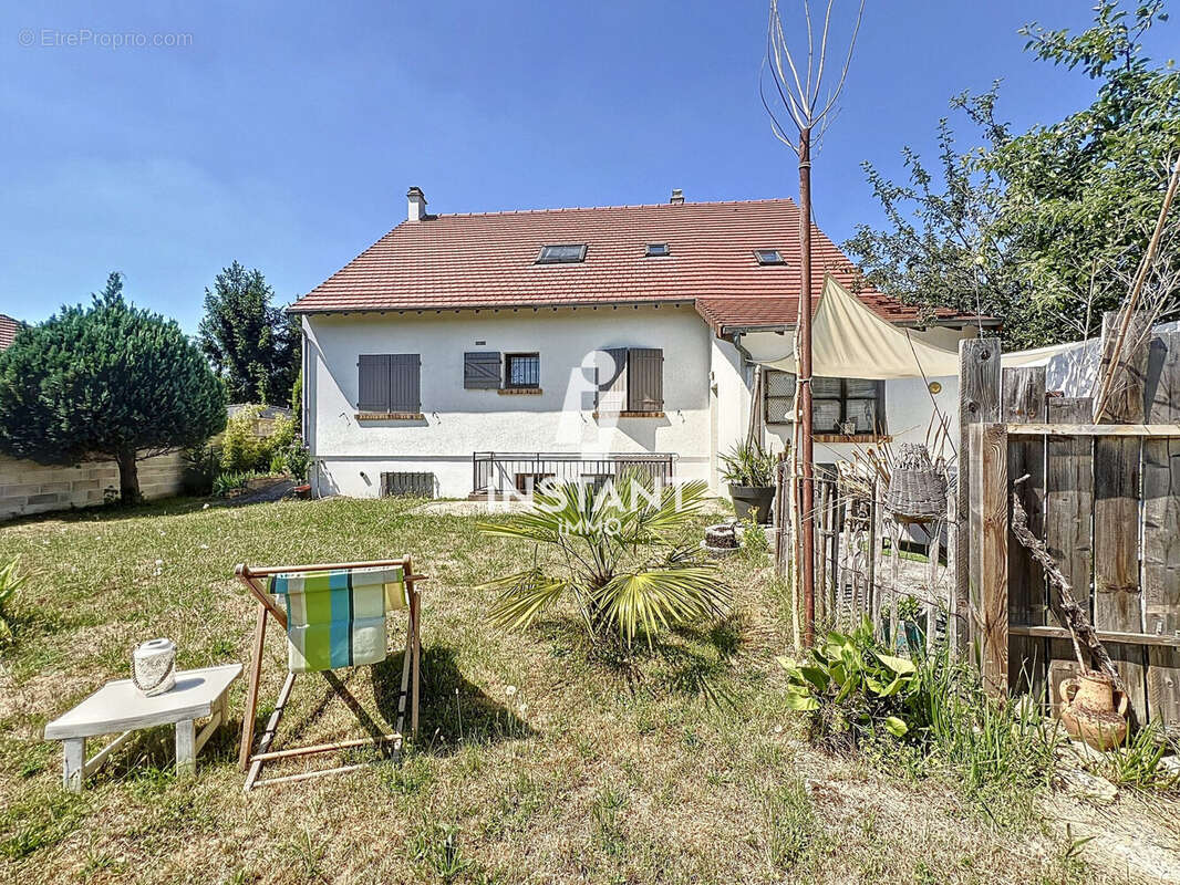 Maison à SAINTE-GENEVIEVE-DES-BOIS