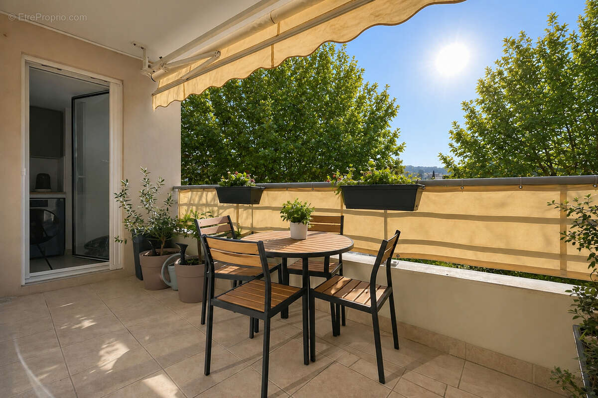 Appartement à VALLAURIS