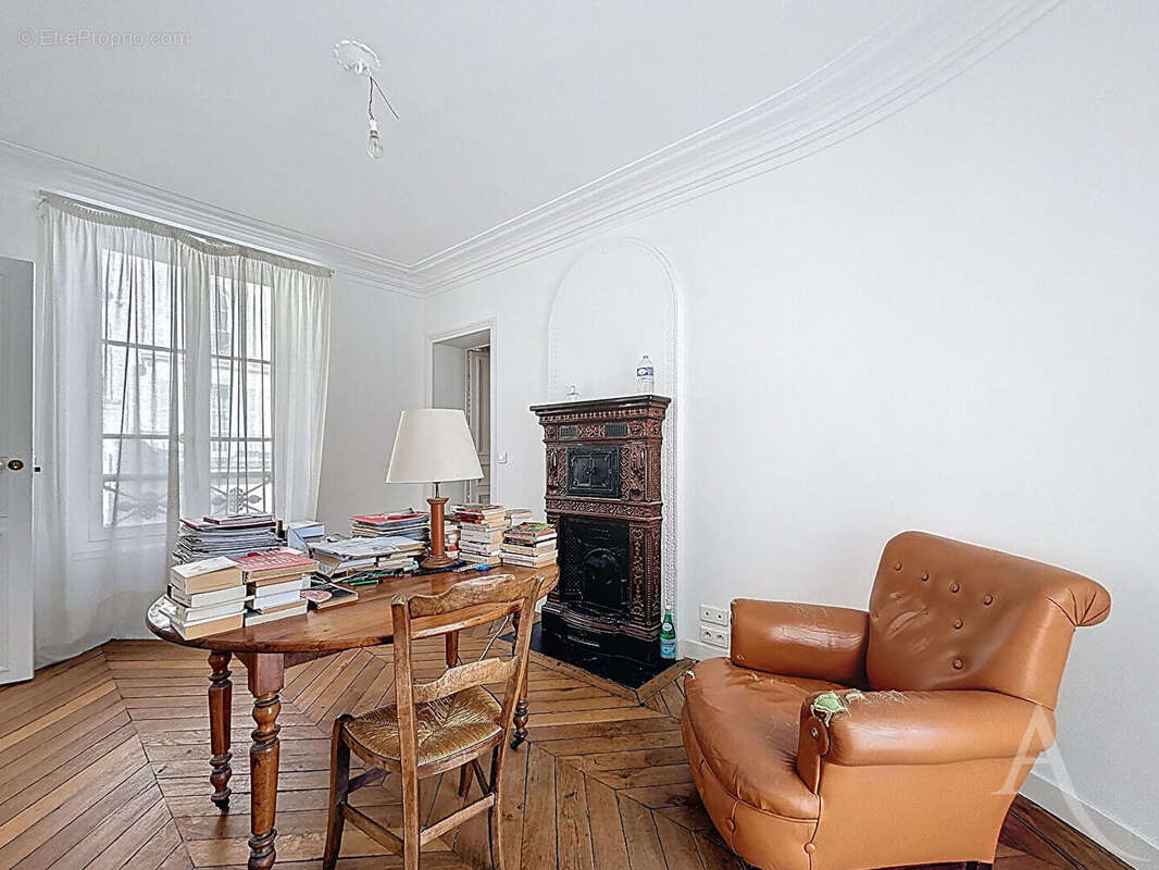 Paris 7 -  Rue Las Cases - 4 pièces 81 m² - Quartier Sainte-Clotilde - photo 2