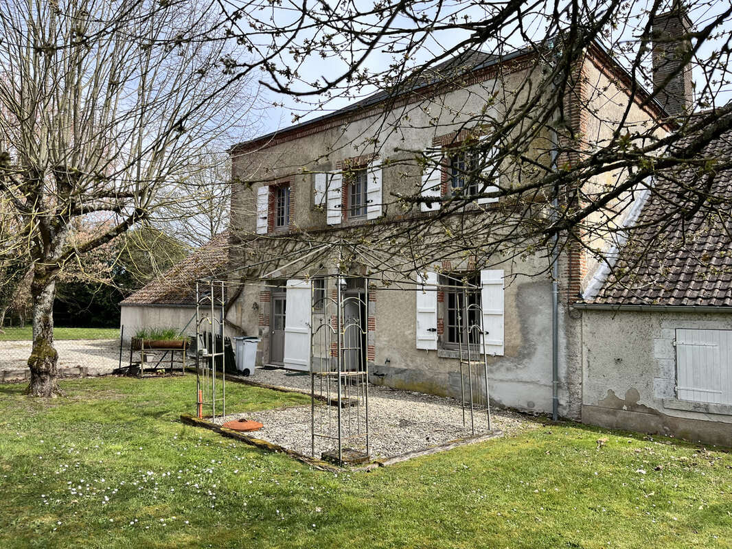 Maison à VIEILLES-MAISONS-SUR-JOUDRY