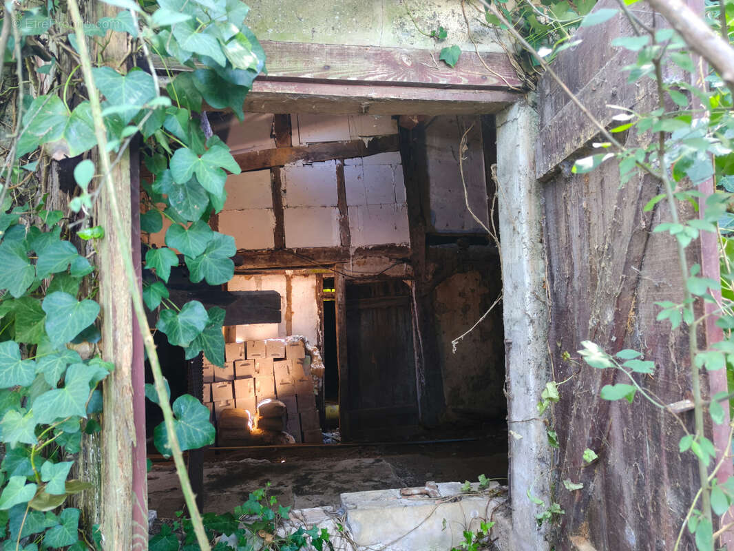 Laurède -Charme et authenticité   Ancienne maison à rénover sur terrain de 565 m2 - photo 3