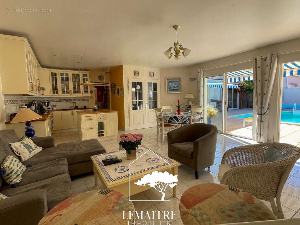 Au calme, maison plain pied 4 chambres + jardin d'hiver, piscine et garage ! - photo 24