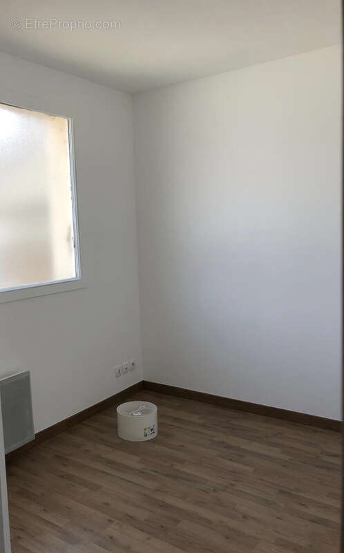 Laissez-vous séduire par ce superbe appartement entièrement rénové, où lumière, confort et qualité de vie se r - photo 8