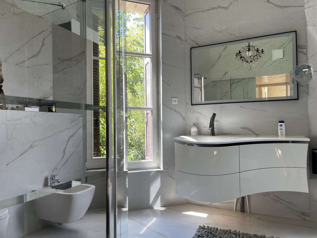 Maison à JAVERLHAC-ET-LA-CHAPELLE-SAINT-ROBERT