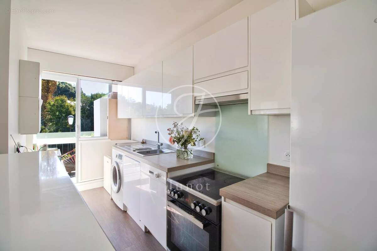 Appartement à LE MESNIL-LE-ROI