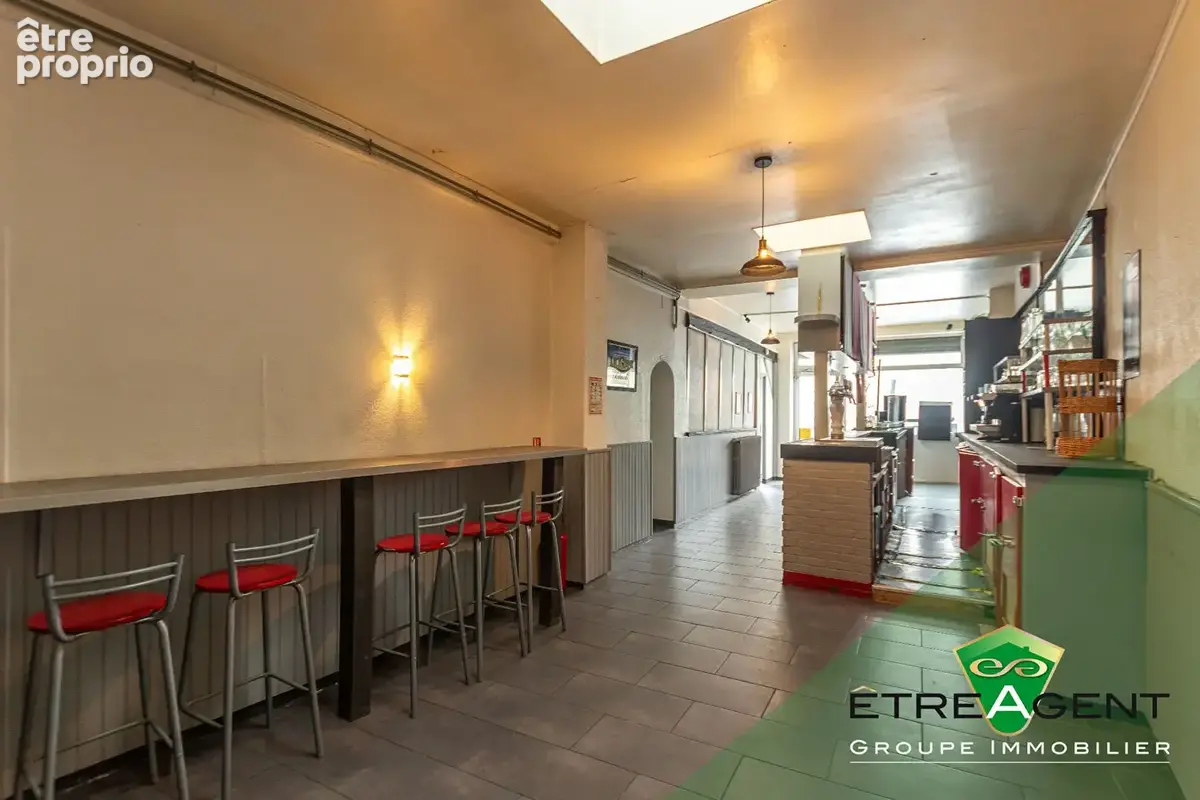 Ensemble immobilier avec commerce et trois logements indépendants - photo 2