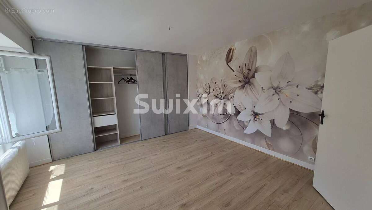 Maison de village avec cour, terrain et grange de 100 m² - photo 7