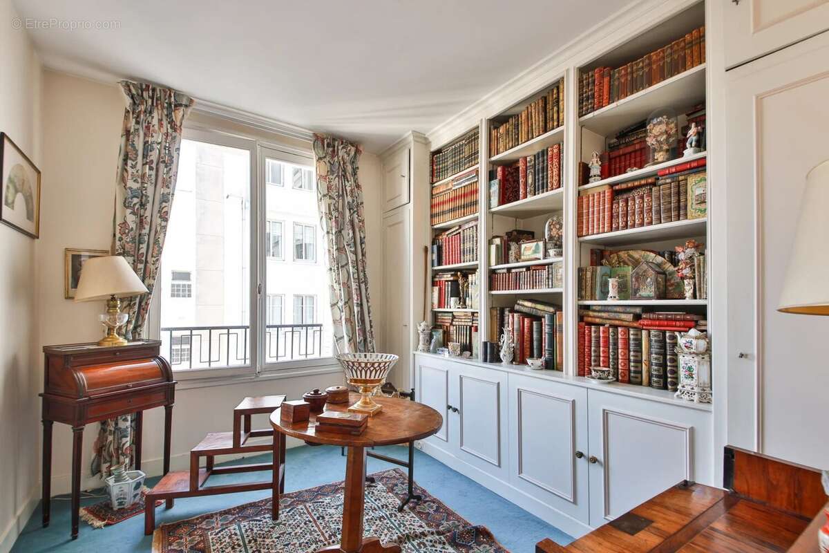 Appartement à NEUILLY-SUR-SEINE