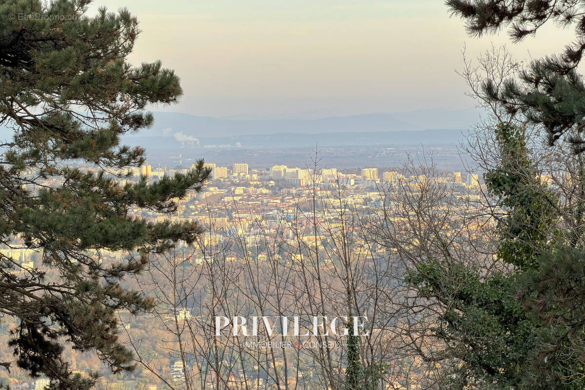 Maison à SAINT-CYR-AU-MONT-D'OR