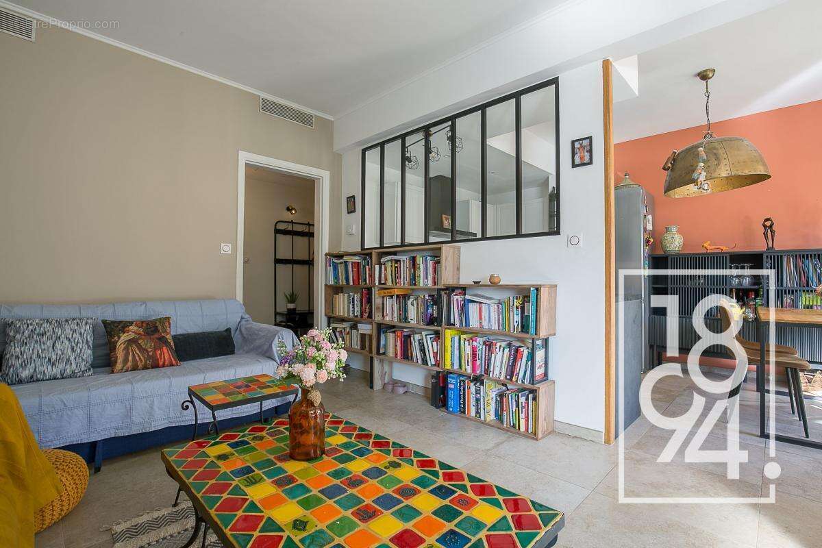 Superbe appartement T3 rénové de 74m2 avec grande terrasse Carré d'or - photo 4