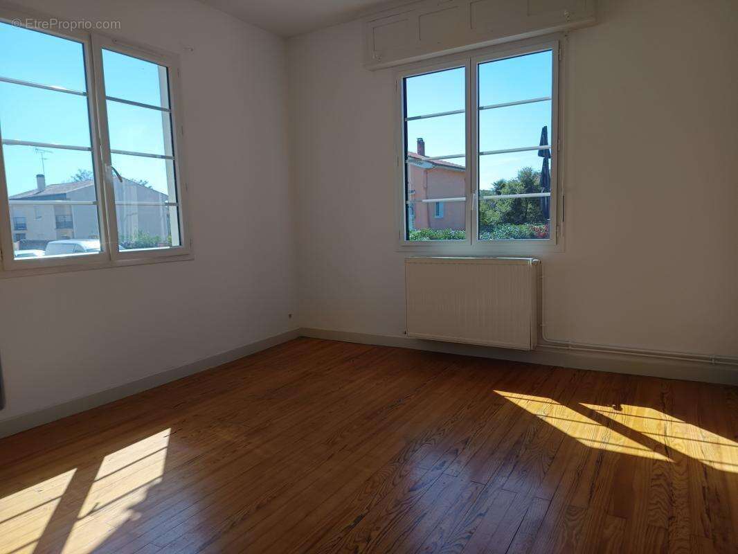 Maison de caractère en cœur de ville avec deux logements indépendants et fort potentiel locatif !!!! - photo 5