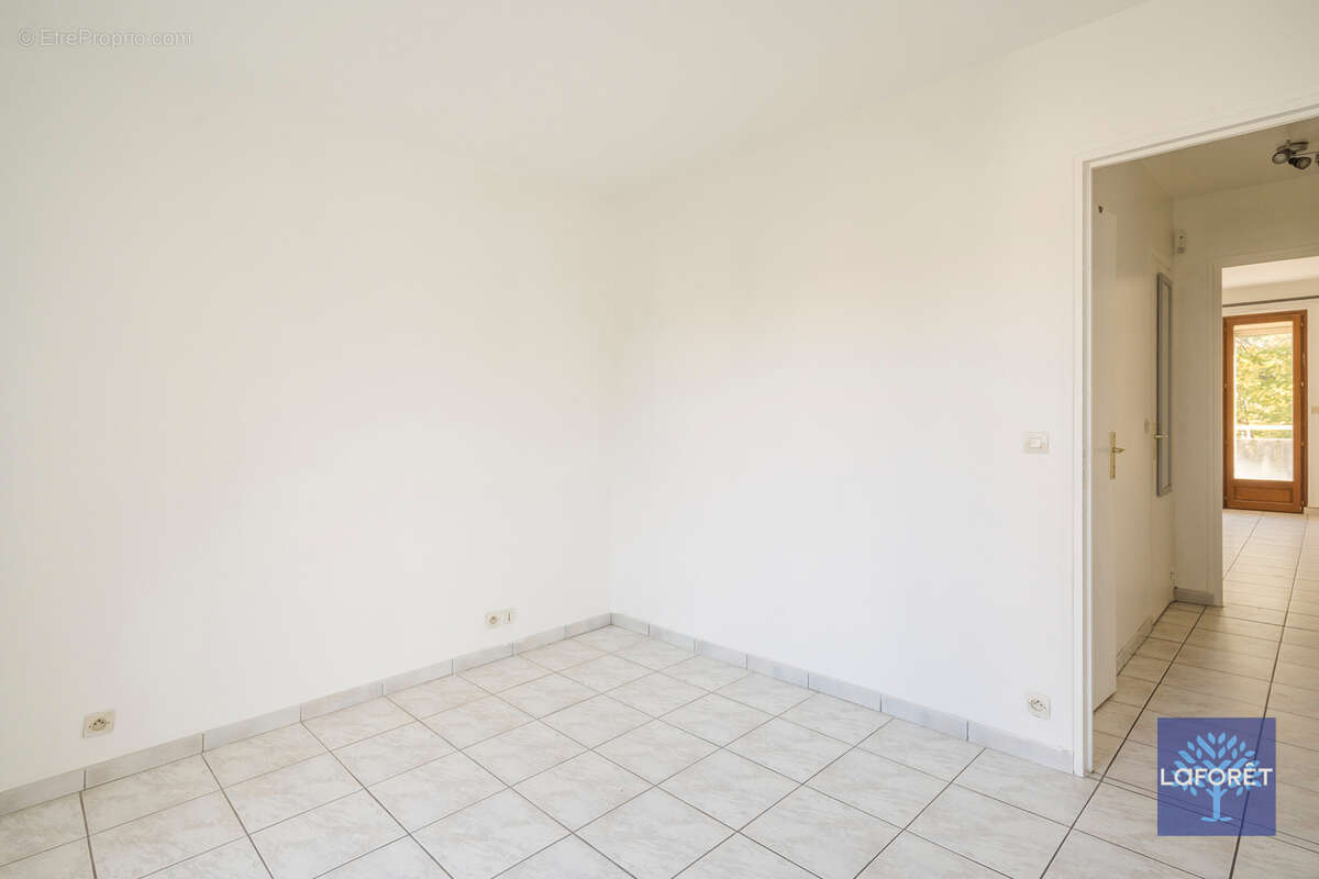 Appartement à LES PAVILLONS-SOUS-BOIS