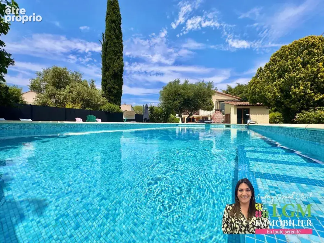 Maison familiale, 930m2 de terrain divisible, 5 chambres, appartement T2 indépendant, garage, piscine - photo 2
