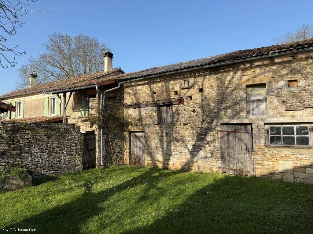 Maison à VILLEFAGNAN
