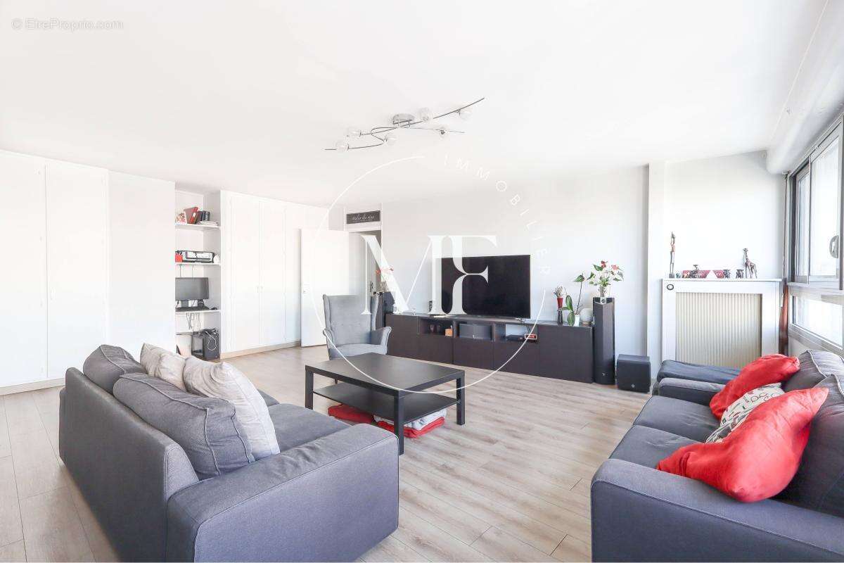 Appartement à COURBEVOIE