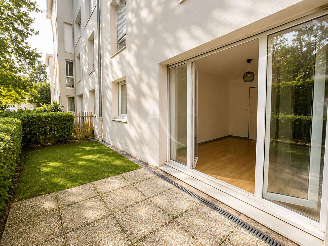 À vendre - T2 avec terrasse et stationnement - secteur Monselet / Procé - photo 4