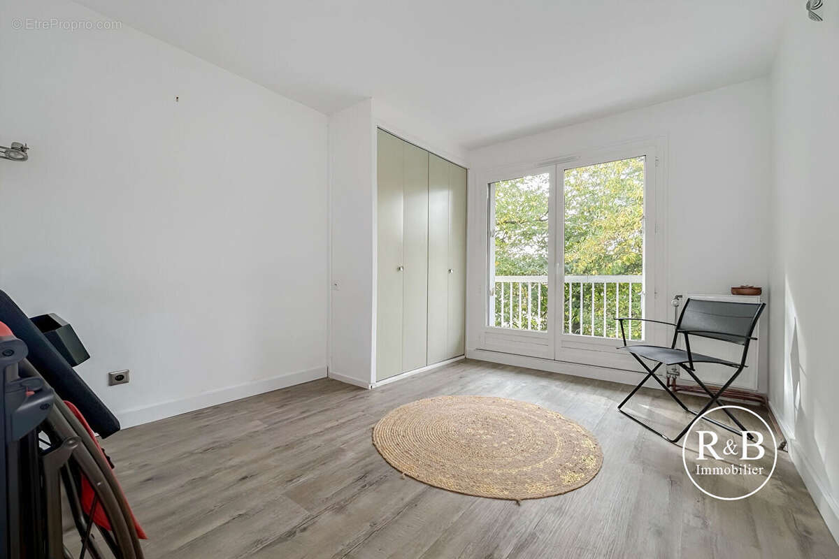 Appartement à LES CLAYES-SOUS-BOIS