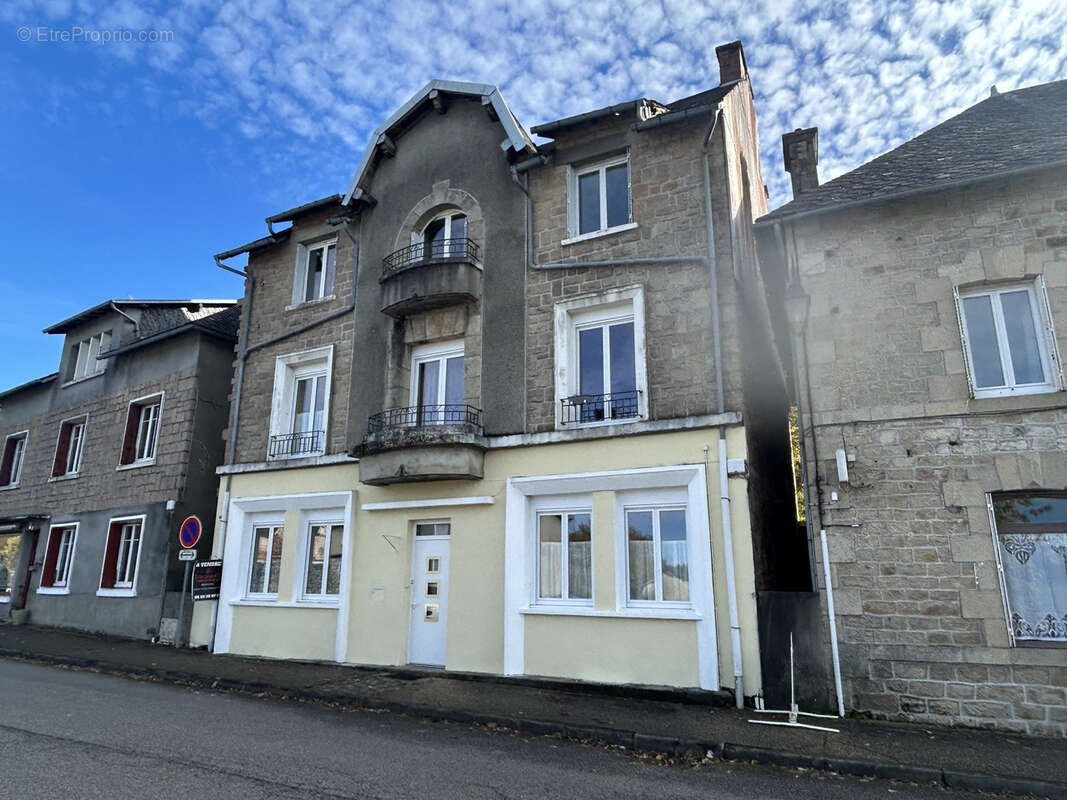 Maison à MONTAIGNAC-SAINT-HIPPOLYTE