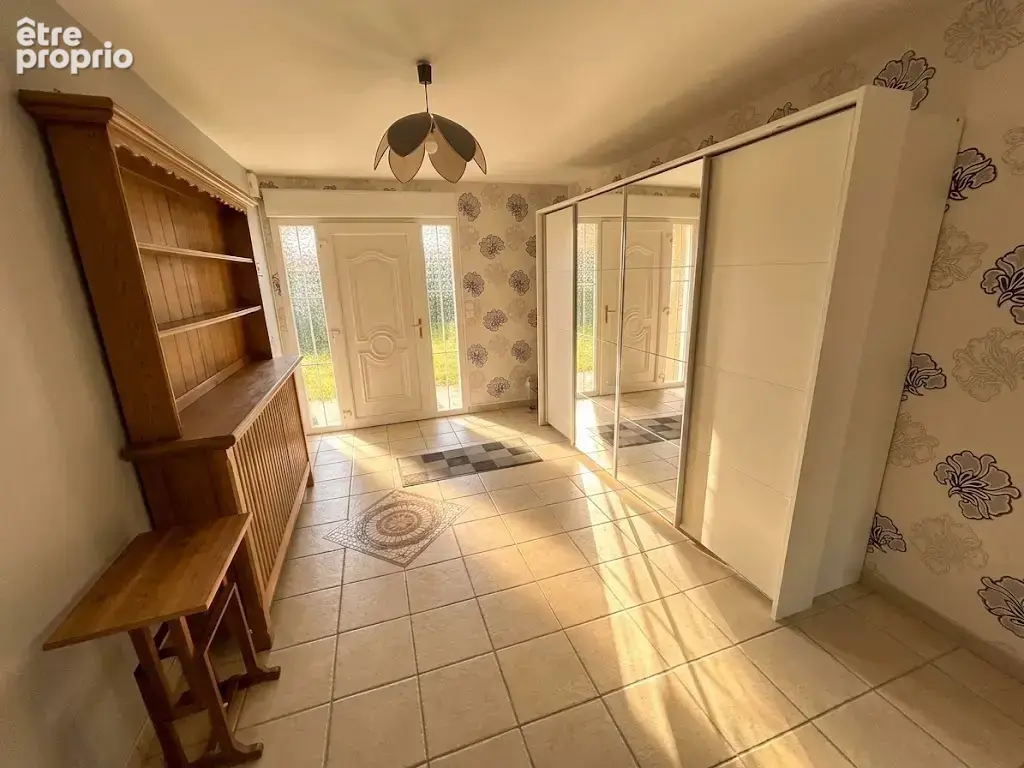 Pavillon individuel de plain-pied développant 144m2 et bâti sur 778m2 de terrain ! - photo 2